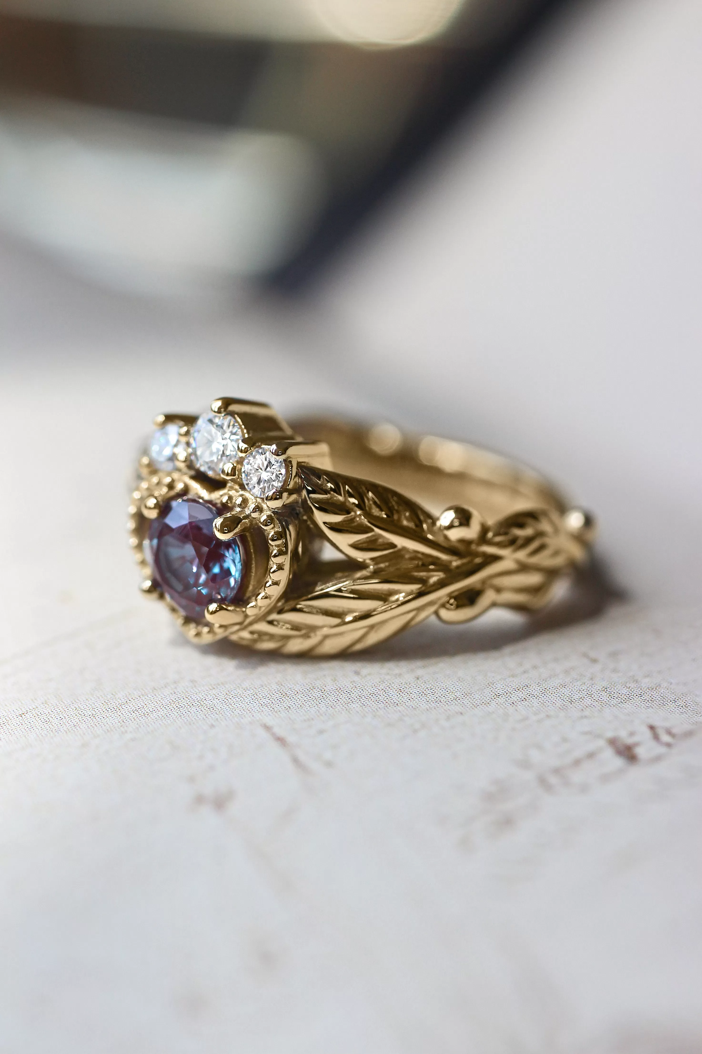 Claddagh | custom ring setting, 5 mm central gemstone