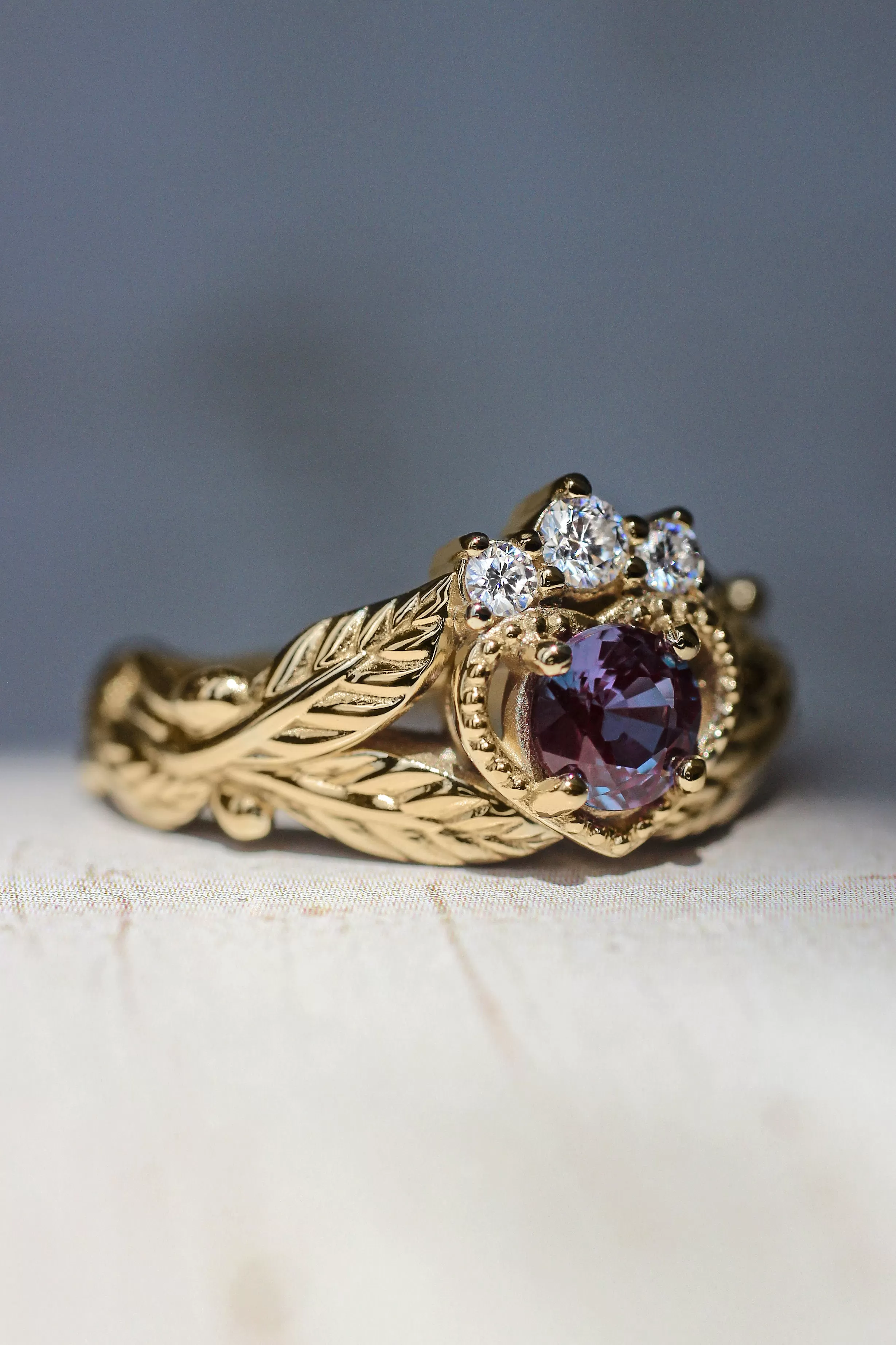 Claddagh | custom ring setting, 5 mm central gemstone